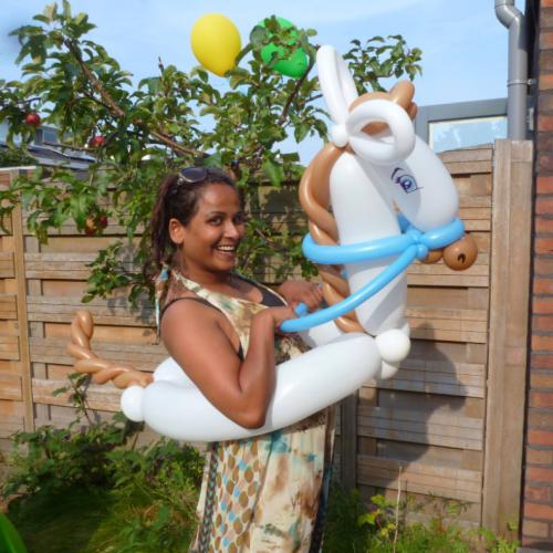 Als de kinderen even niet kijken, gaan de volwassenen even los!