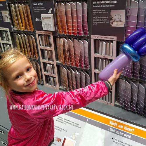 Hornbach - ze was de kleurkaartjes aan het bijwerken