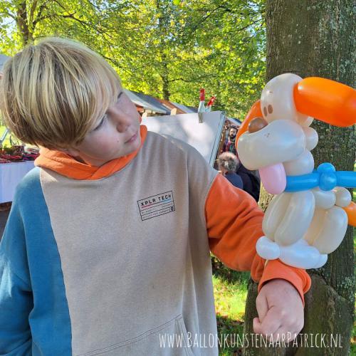 Hond in matchende kleuren, bij de Pure Markt