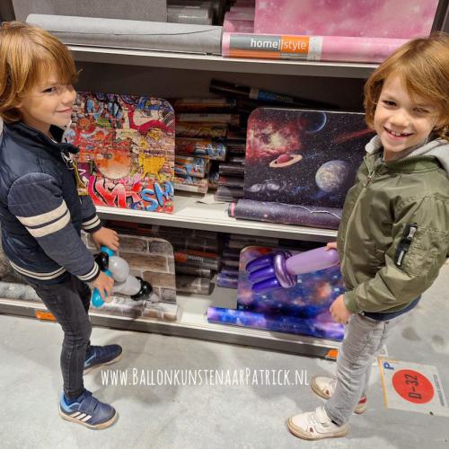 Hornbach - deze tweeling was aan het klussen met drilboor en kwast