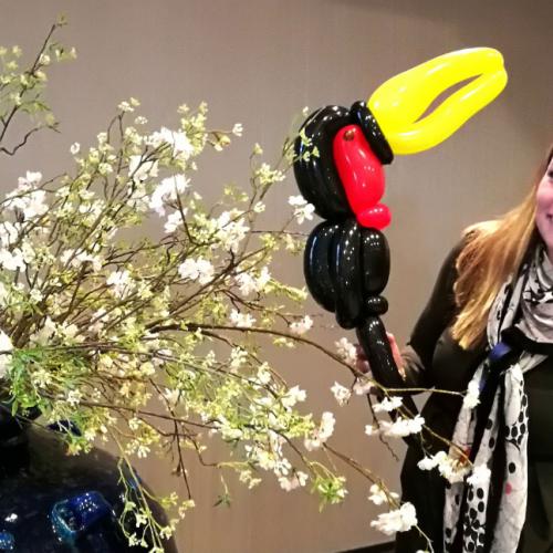 Annabel van der Valk met toekan